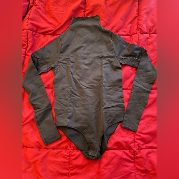 Skims essential mock neck long sleeve bodysuit s/m - Picture 5 of 12